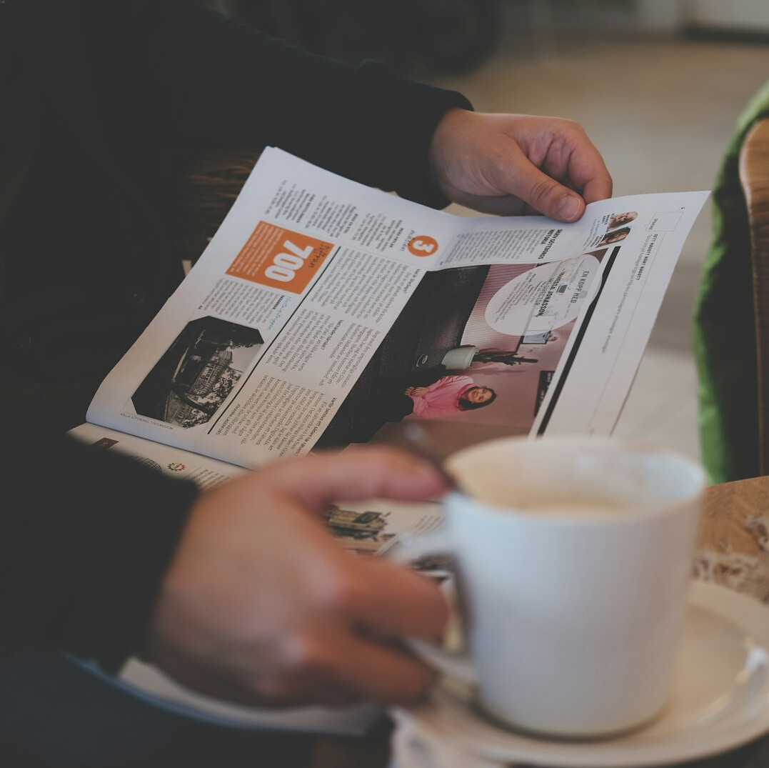 people reading news